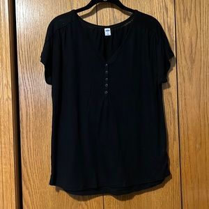 Old Navy tee - size medium